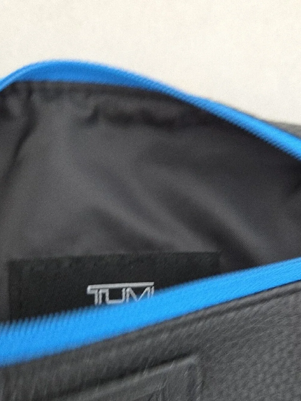 Tumi Black Travel Pouches & Tumi Eye Masks (5 Sets) BRAND NEW NEVER USED!